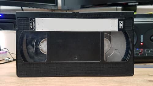Hama Cassette vidéo de nettoyage (VHS / S-VHS / VHS-C / S-VHS-C, avec  liquide de nettoyage pour nettoyage par voie humide) Noir : :  High-Tech